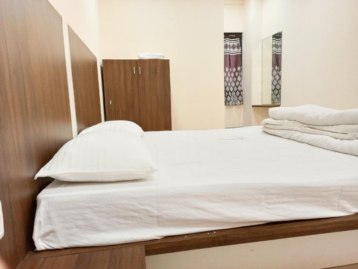 Hotel Plaza Inn Rajpipla Екстер'єр фото
