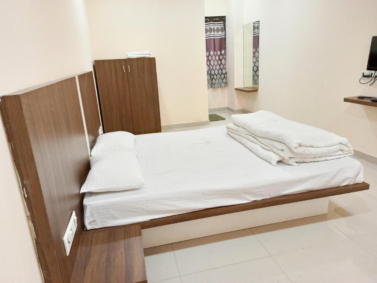 Hotel Plaza Inn Rajpipla Екстер'єр фото