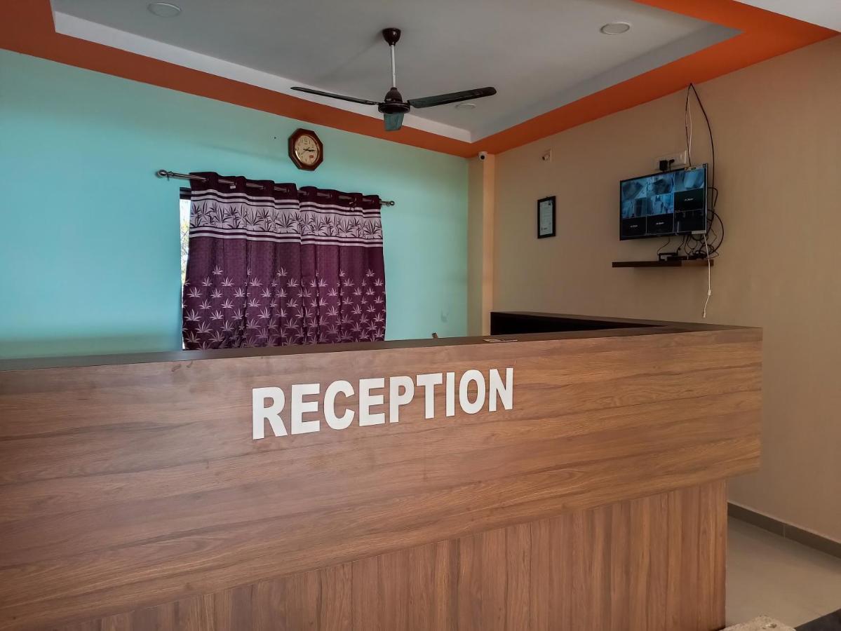 Hotel Plaza Inn Rajpipla Екстер'єр фото