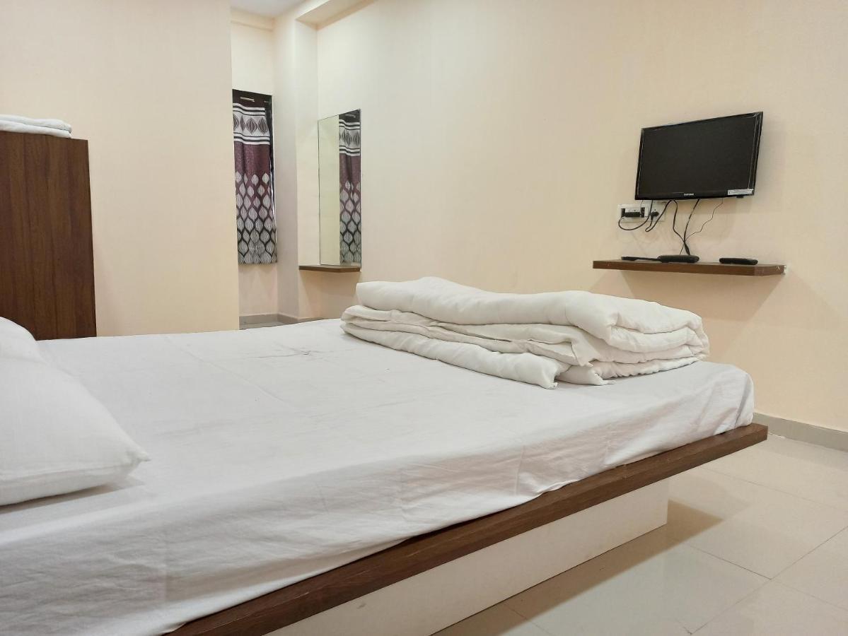 Hotel Plaza Inn Rajpipla Екстер'єр фото